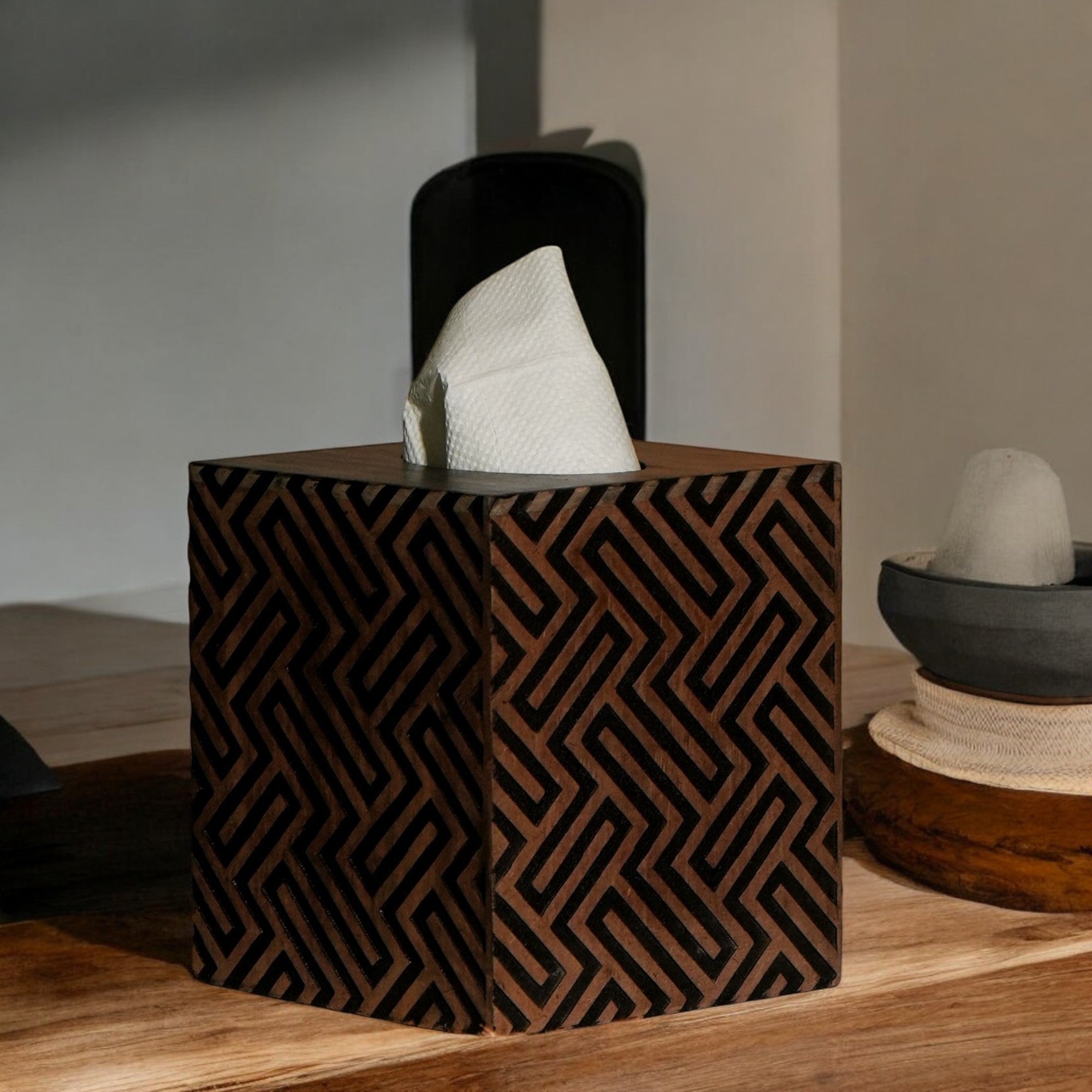 Kiana Tissue Holder
