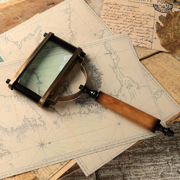 Fabiana Magnifier Glass