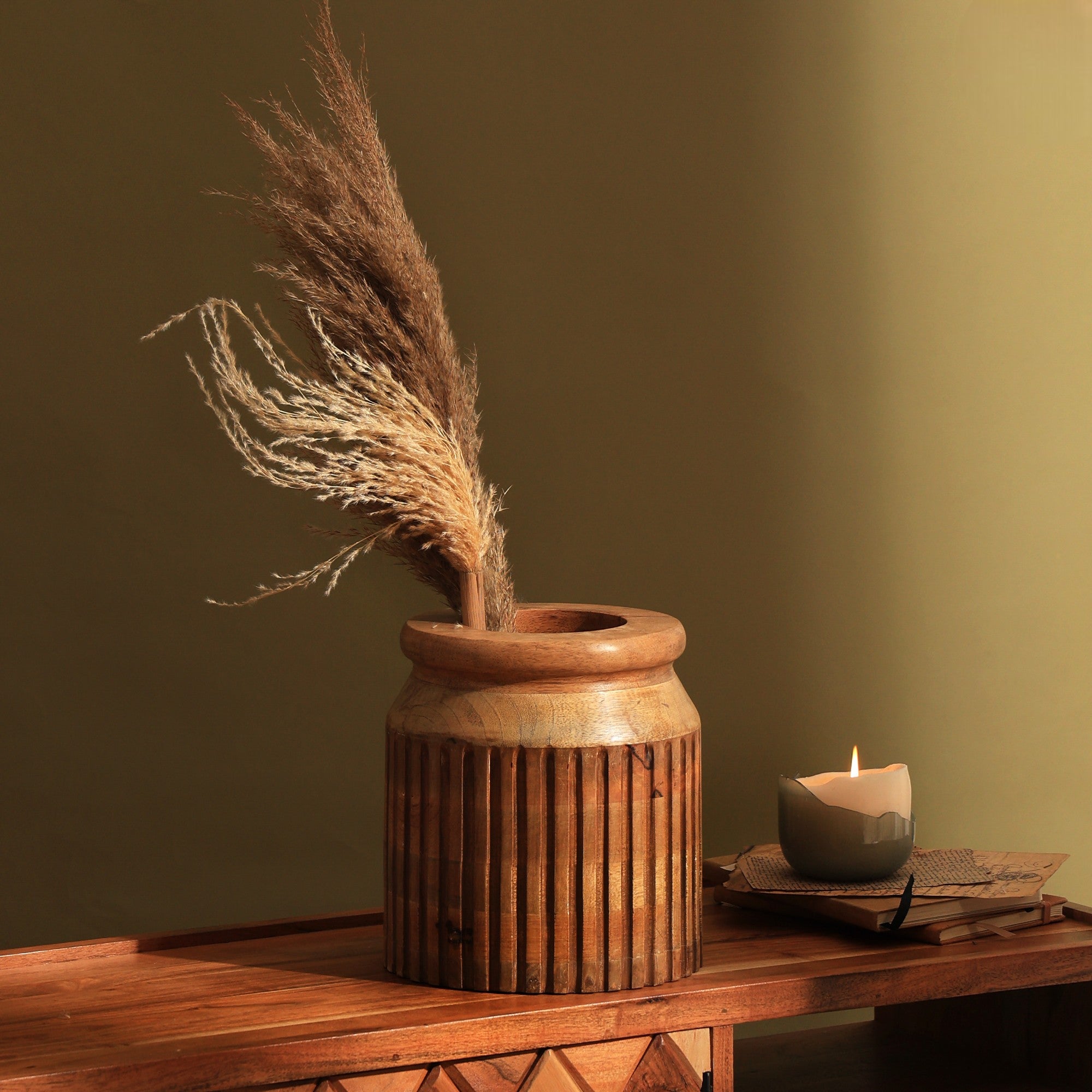 Minoru Wooden vase