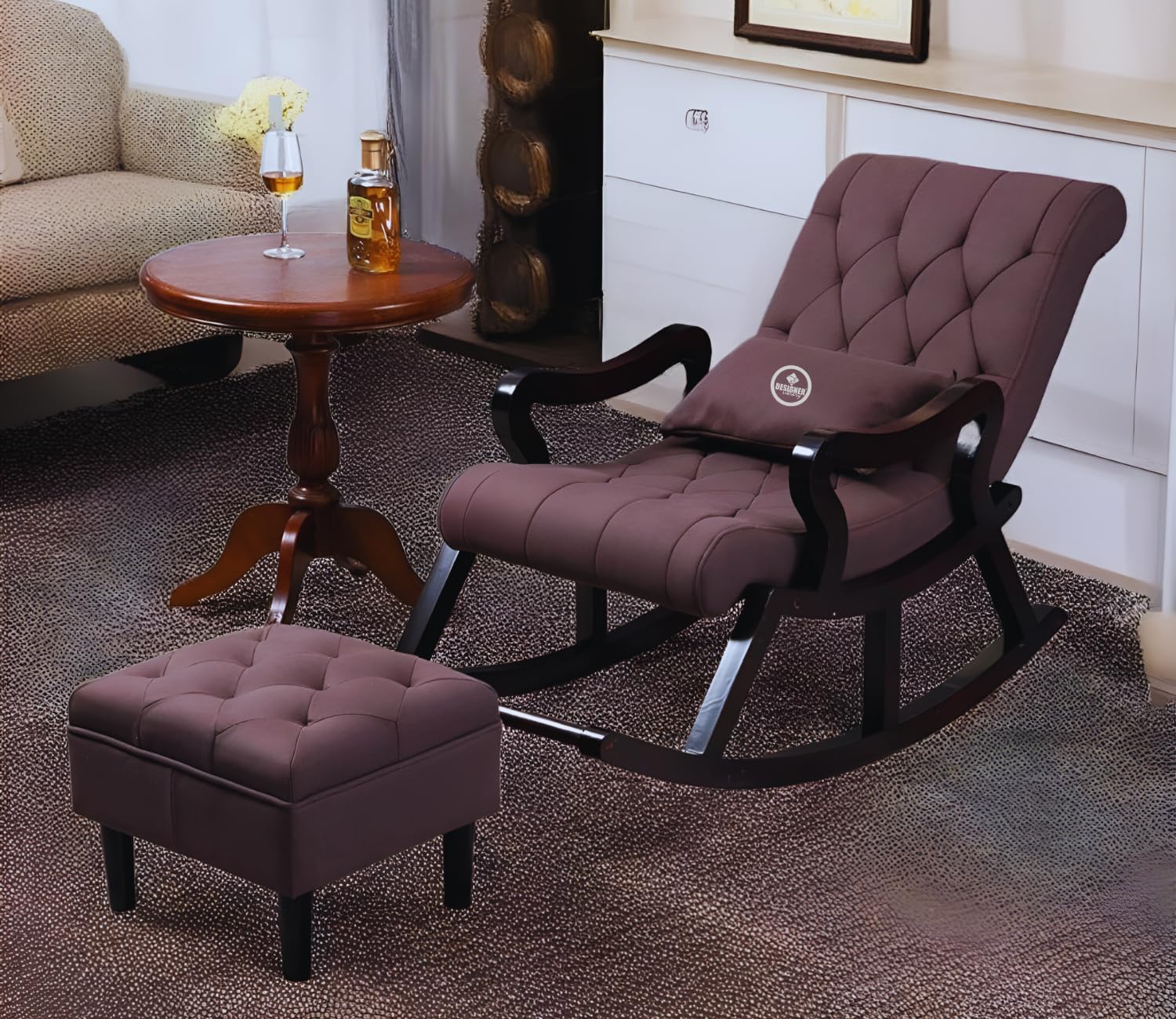 Vintage Charm: Classic Rocking Chair
