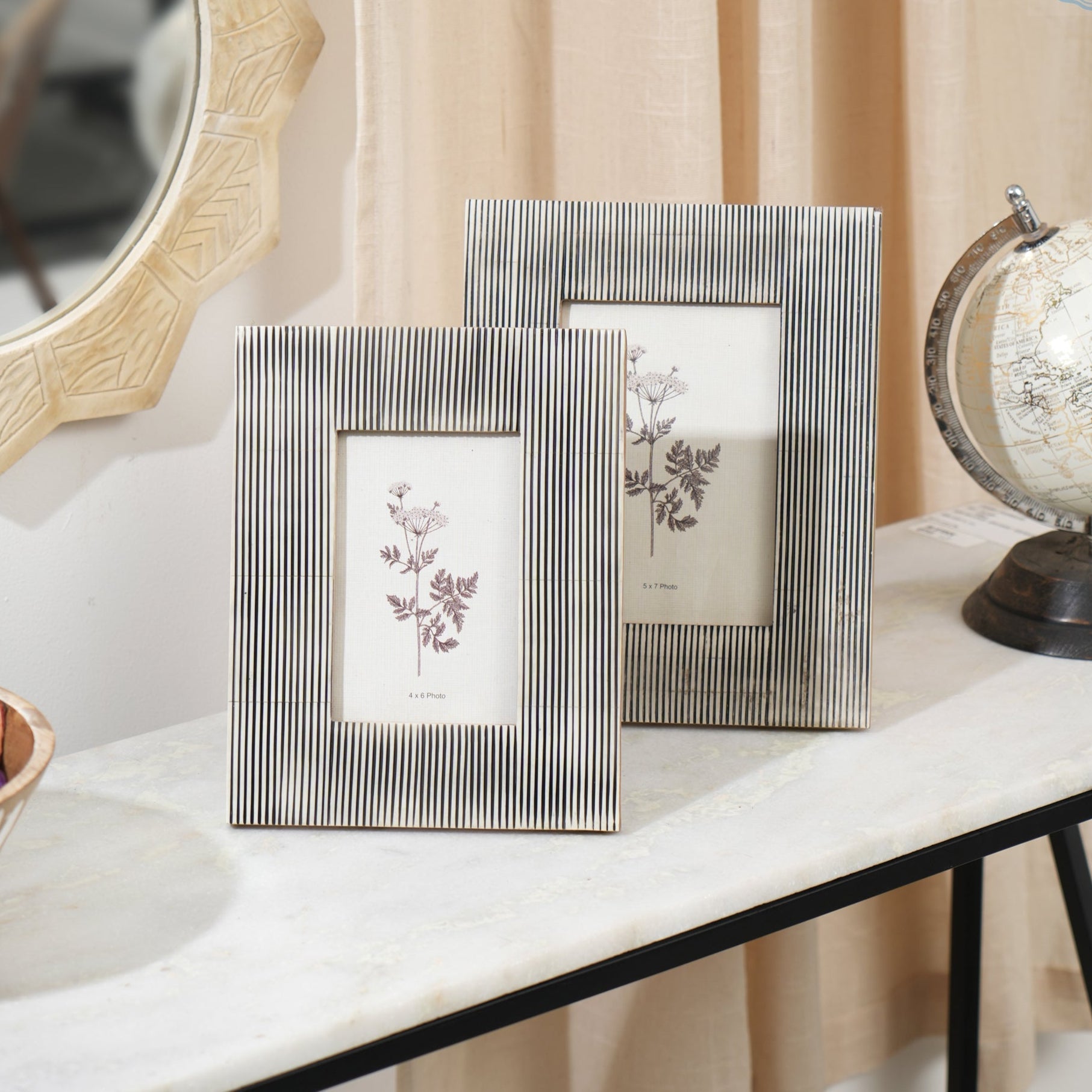 Amira Photo Frame